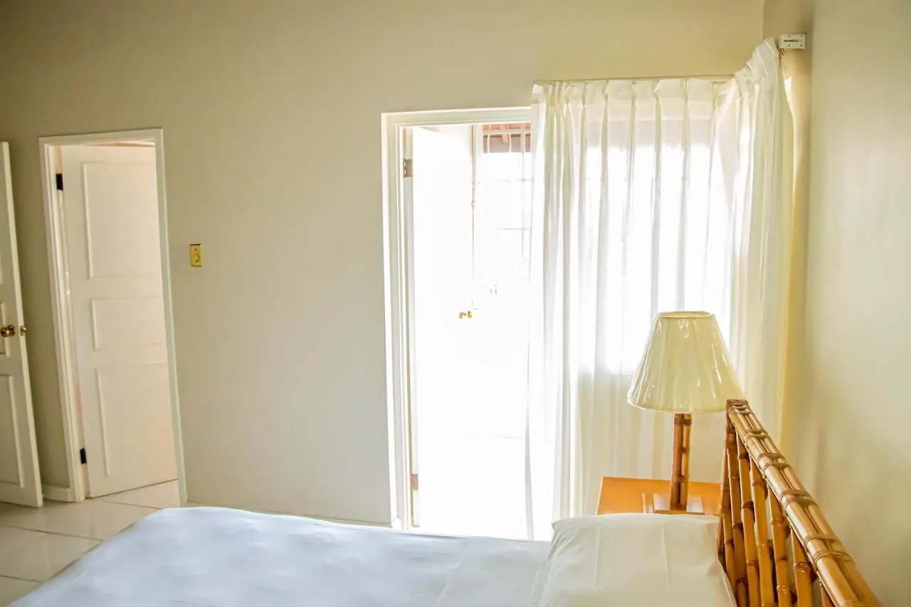 The Whytehouse Villa Бухта Монтего