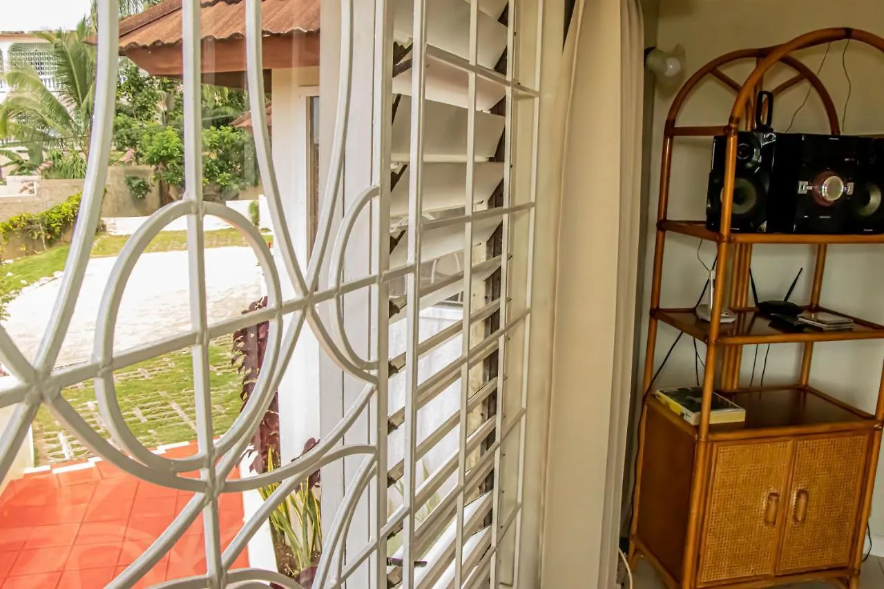 The Whytehouse Villa Бухта Монтего