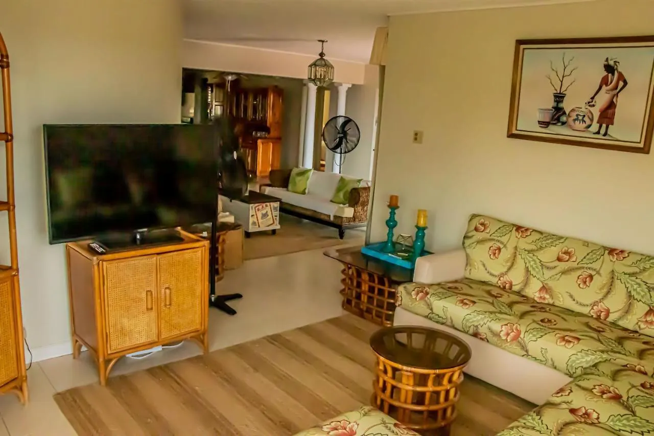 Гостевой дом The Whytehouse Villa Бухта Монтего